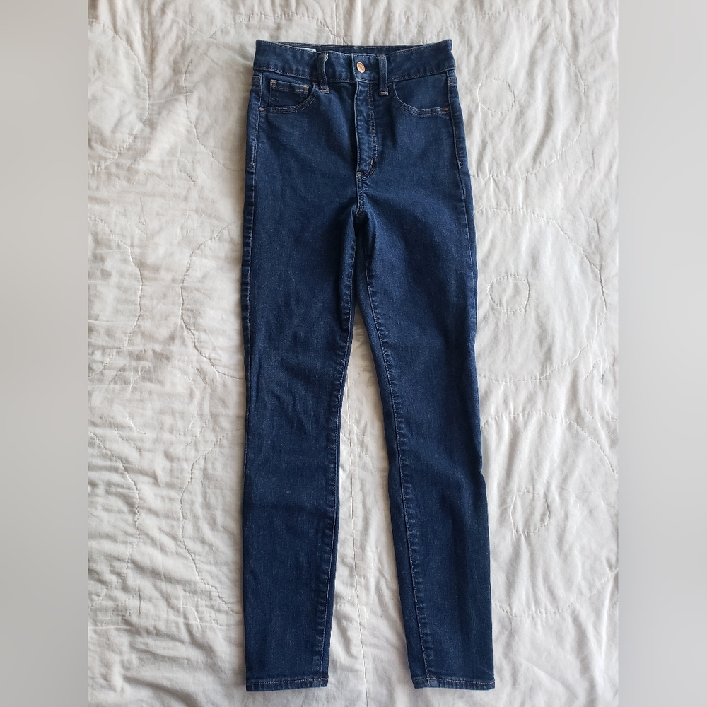 Gap Sky High Jegging, Universal Size 26 Dark Wash Jeans High Rise Regular Jogger